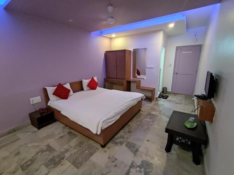 Hotel Krishna Pārdi Dış mekan fotoğraf