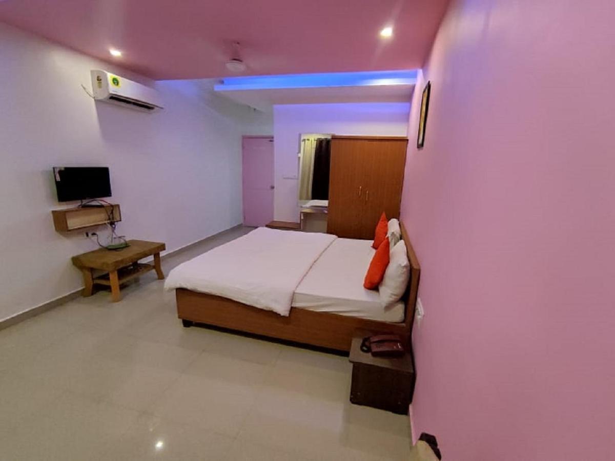 Hotel Krishna Pārdi Dış mekan fotoğraf