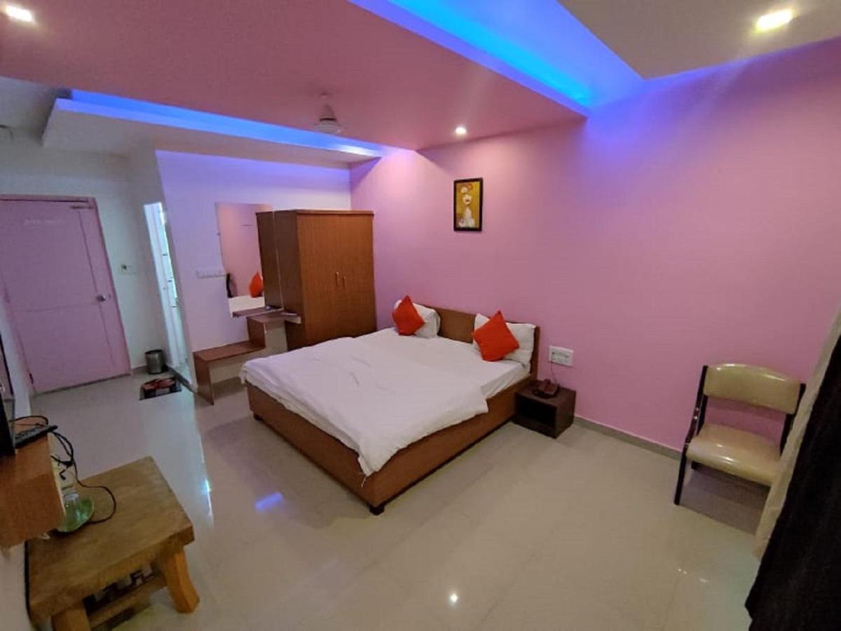 Hotel Krishna Pārdi Dış mekan fotoğraf