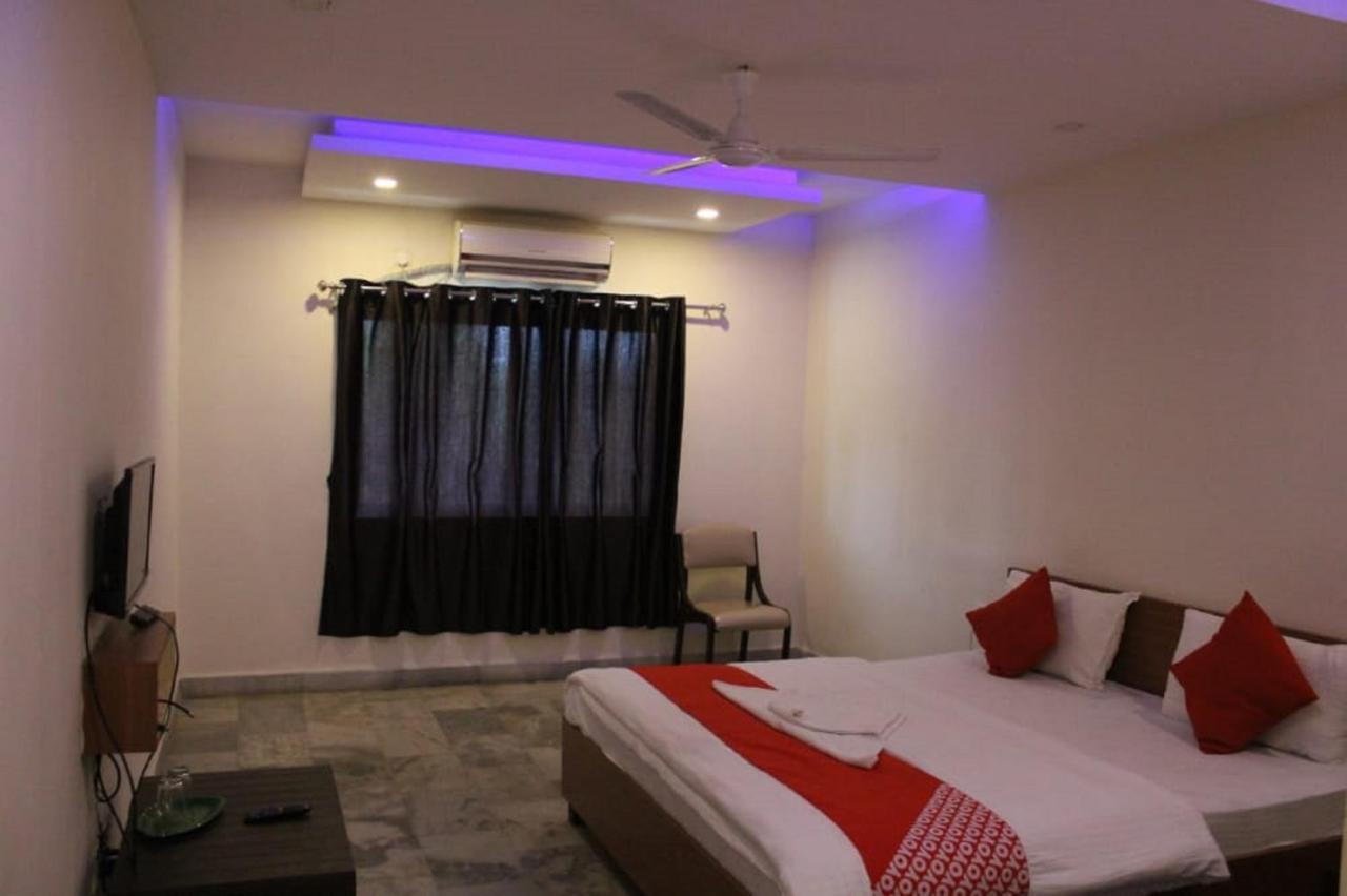 Hotel Krishna Pārdi Dış mekan fotoğraf